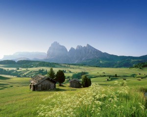 Gemütliche Wanderungen auf der gegenüberliegenden Talseite auf der Seiser Alm