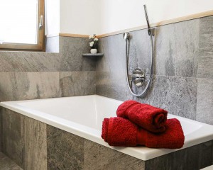 Ferienwohnung Kastanie - Badewanne